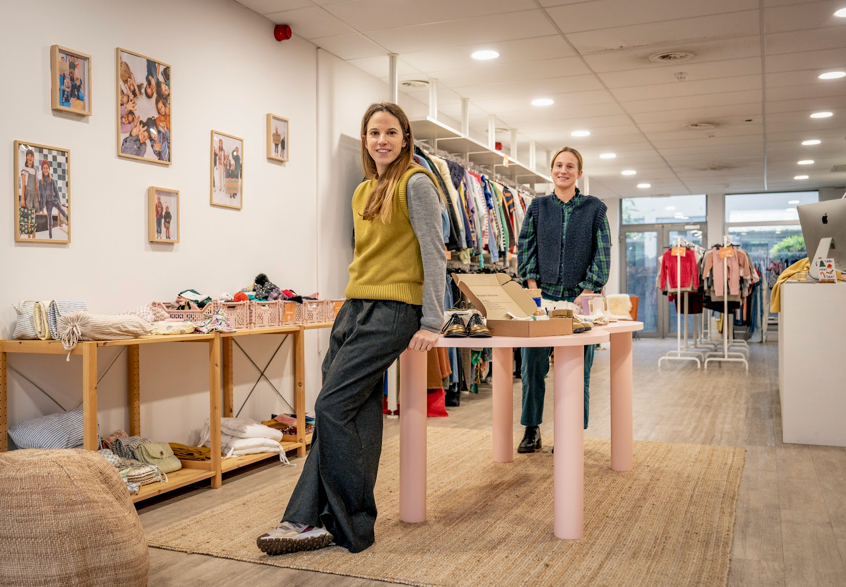 Florence et Philippine dans la boutique Demain Sélection