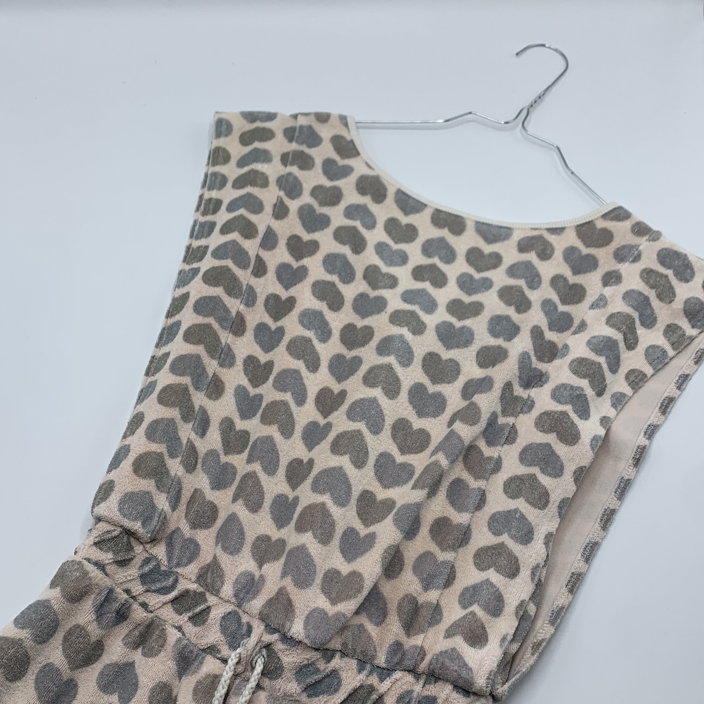 1-Robe de plage 🏖️ Louis Louise à motifs coeurs