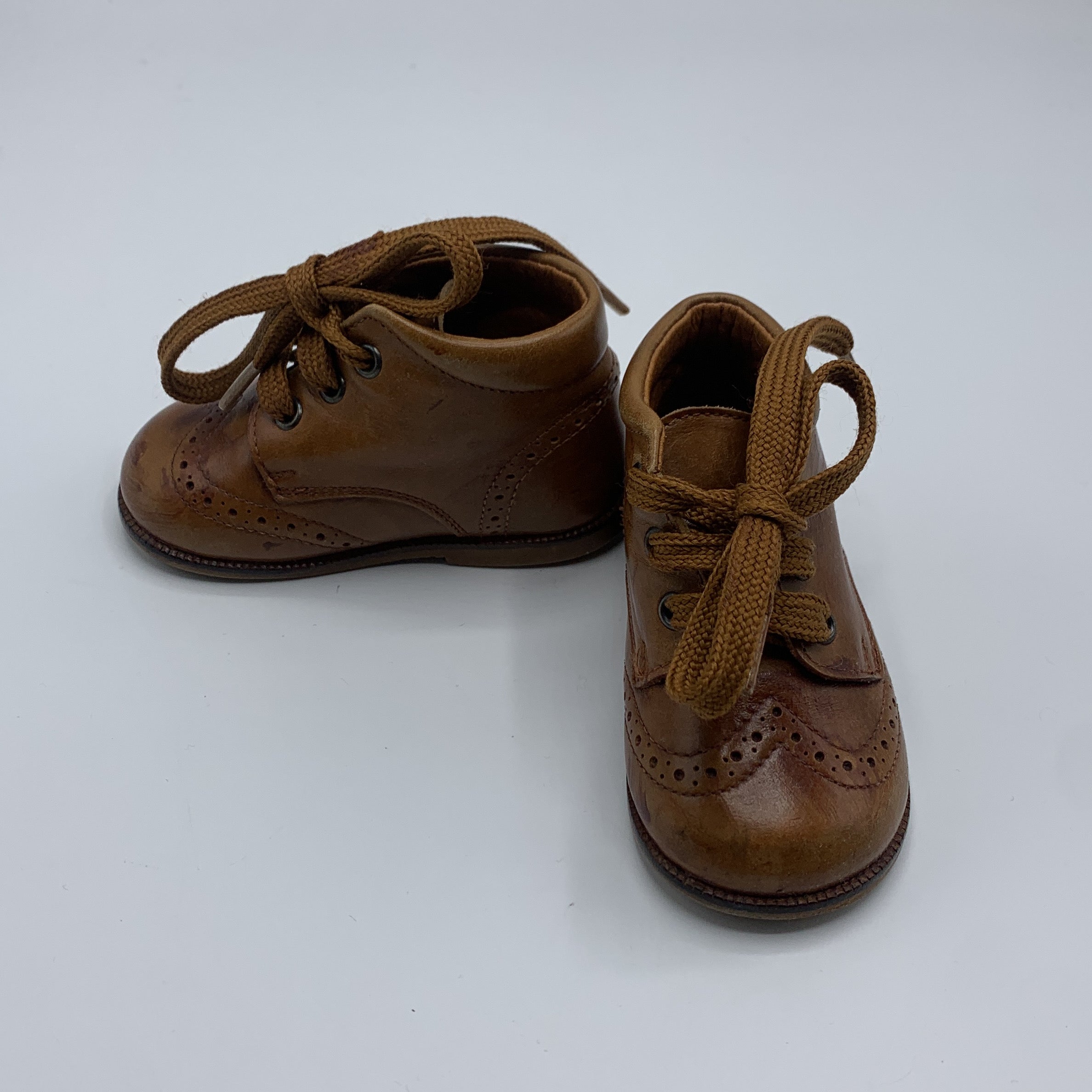 1-Chaussures bébé marron à lacets 👞