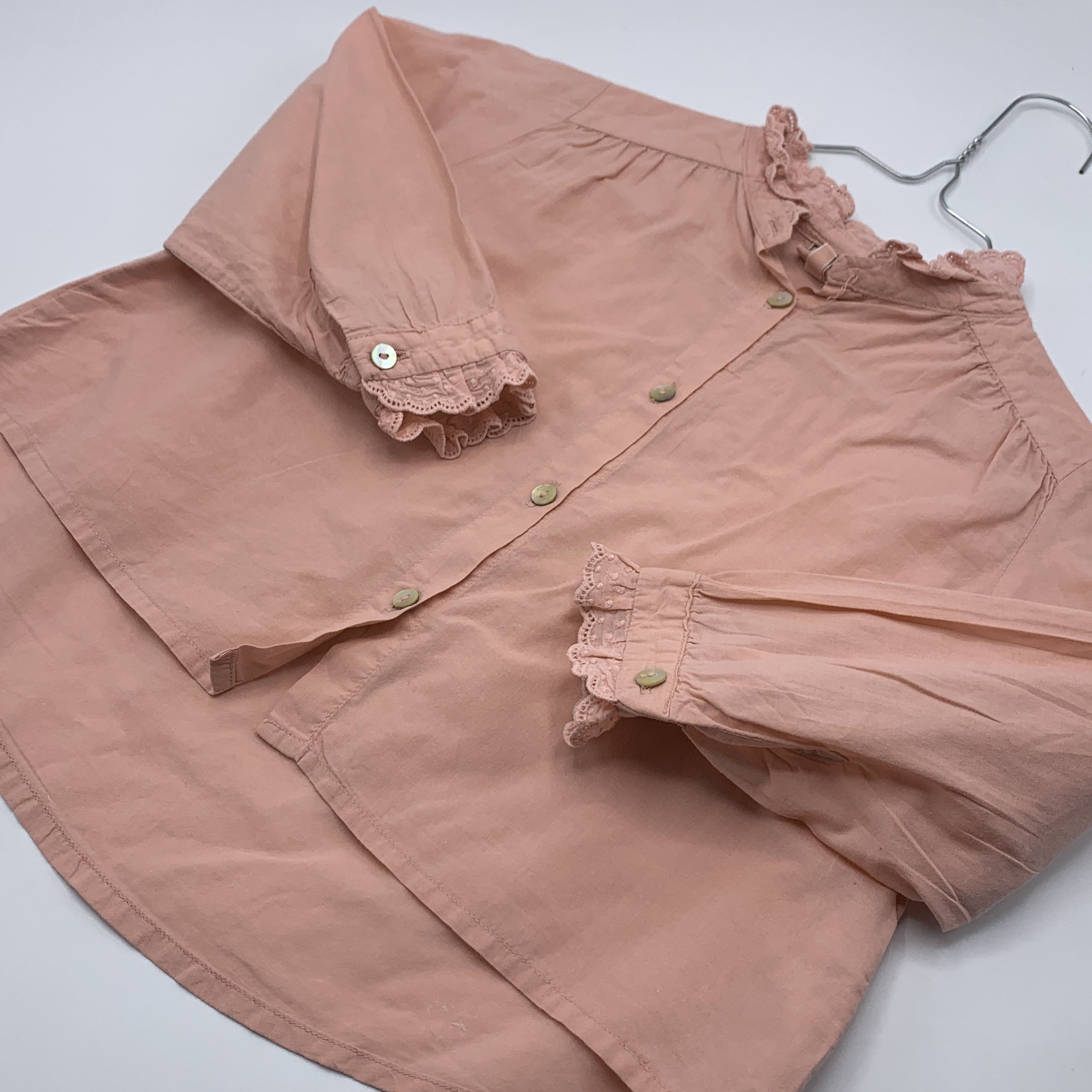 1-Chemise BONTON rose pâle à volants et manches longues 🌸