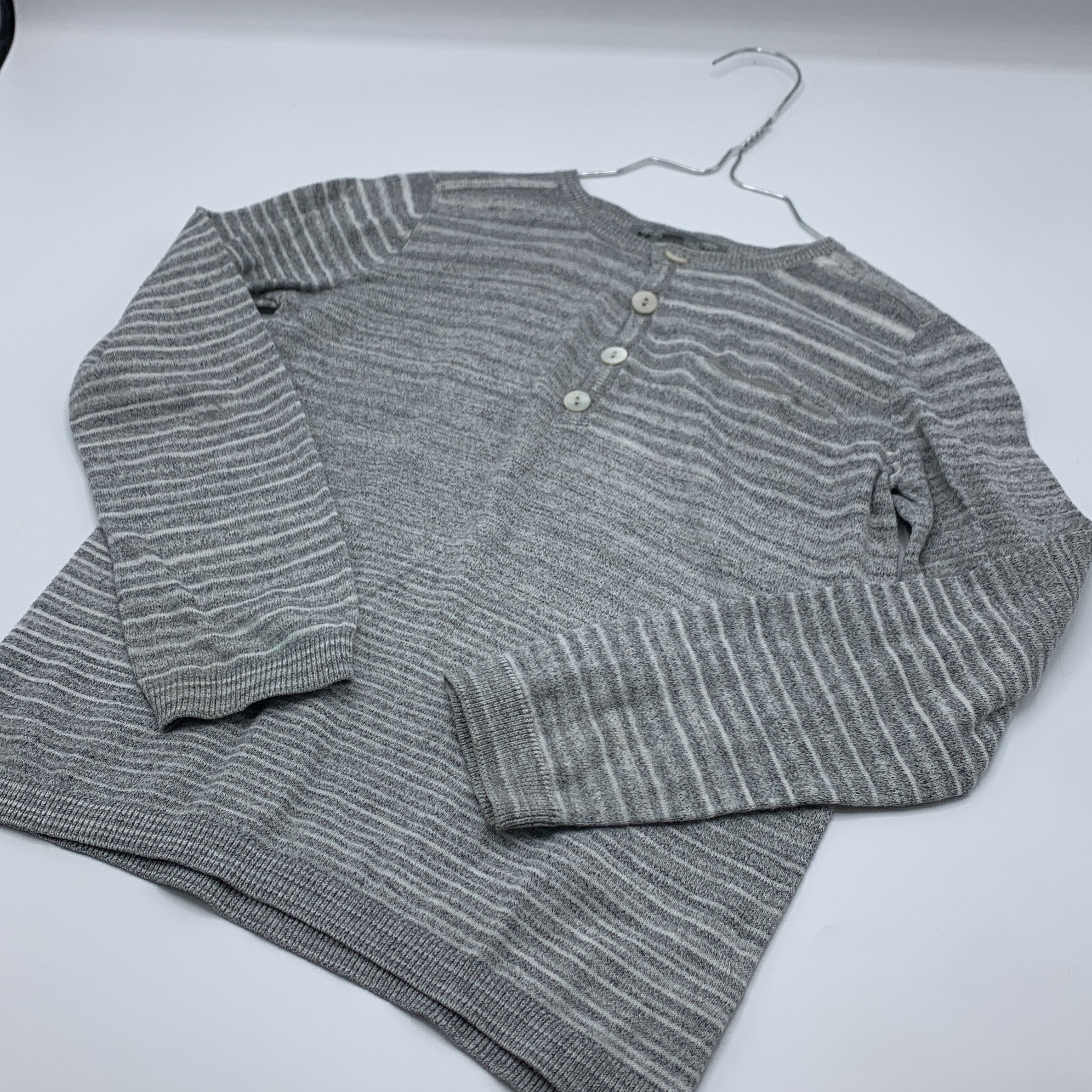 1-Pull rayé à boutons 👕