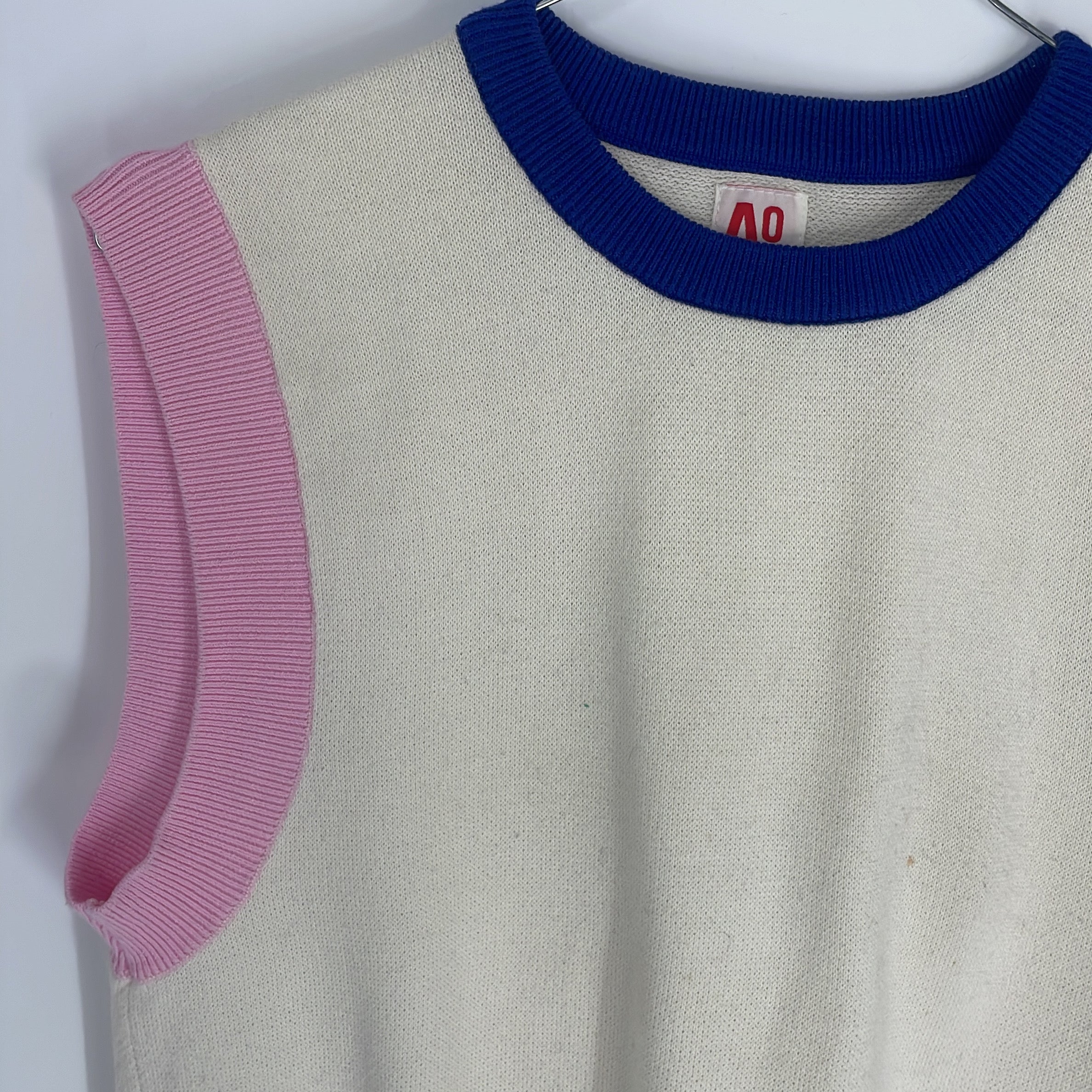 1-A0 76 - Pull sans manches - Taille 14