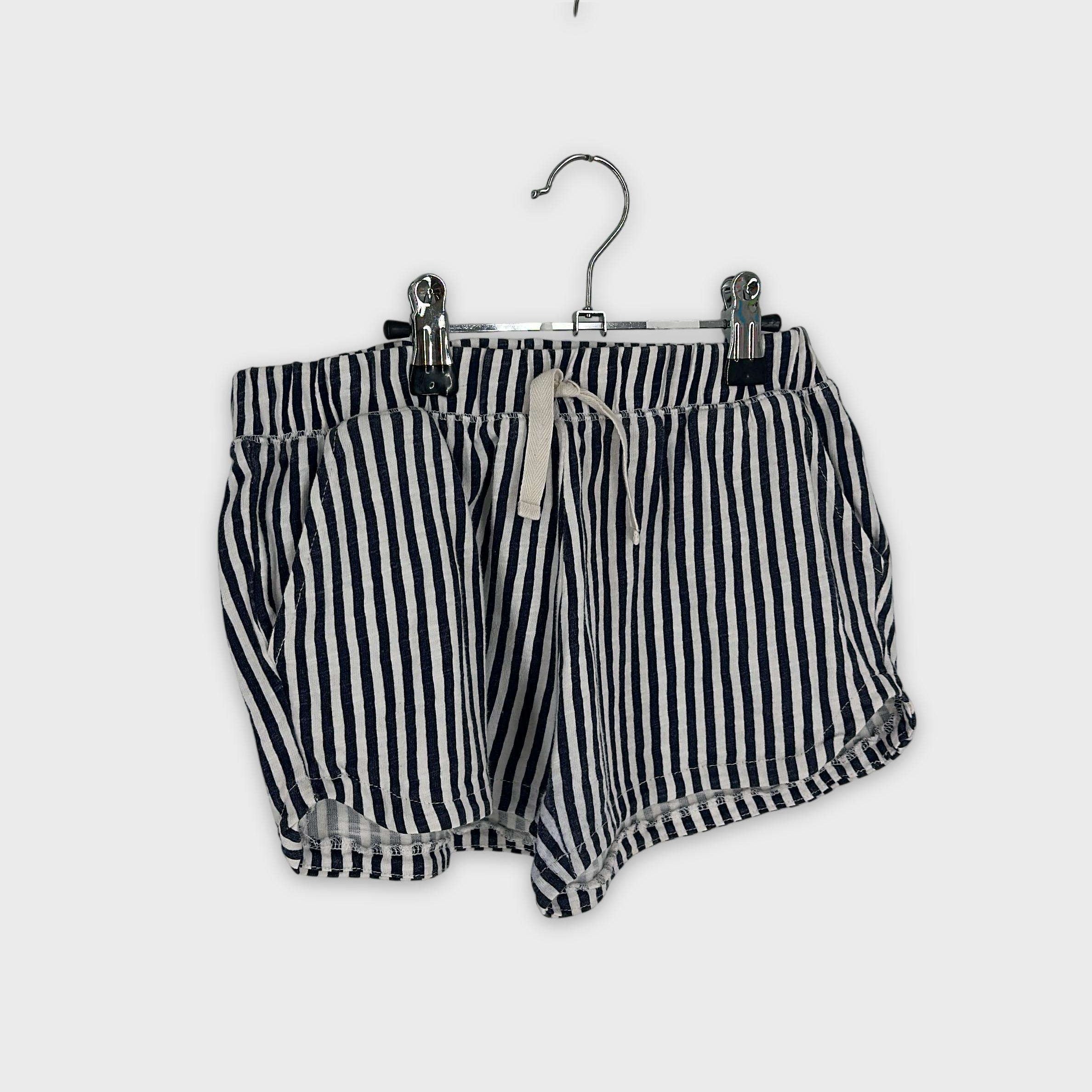 0-Short Marque Inconnue 9 ans