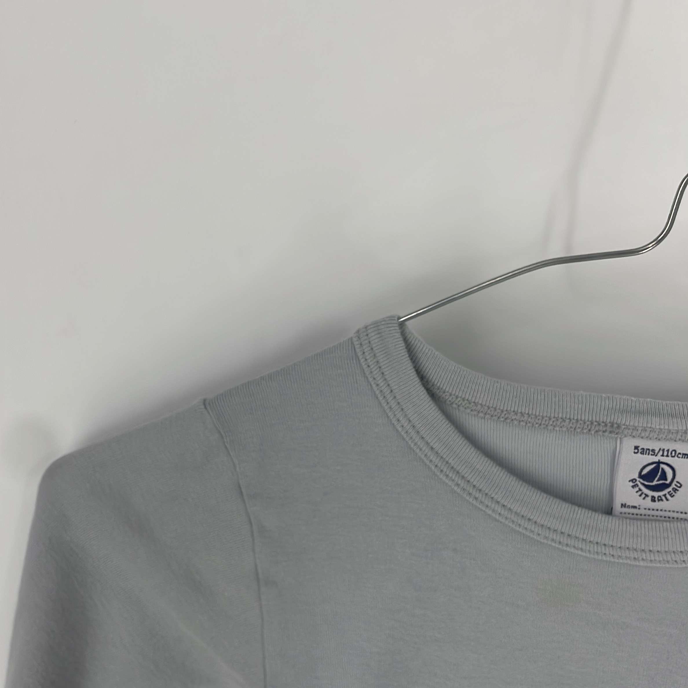 1-T-shirt manches longues Petit Bateau 5 ans