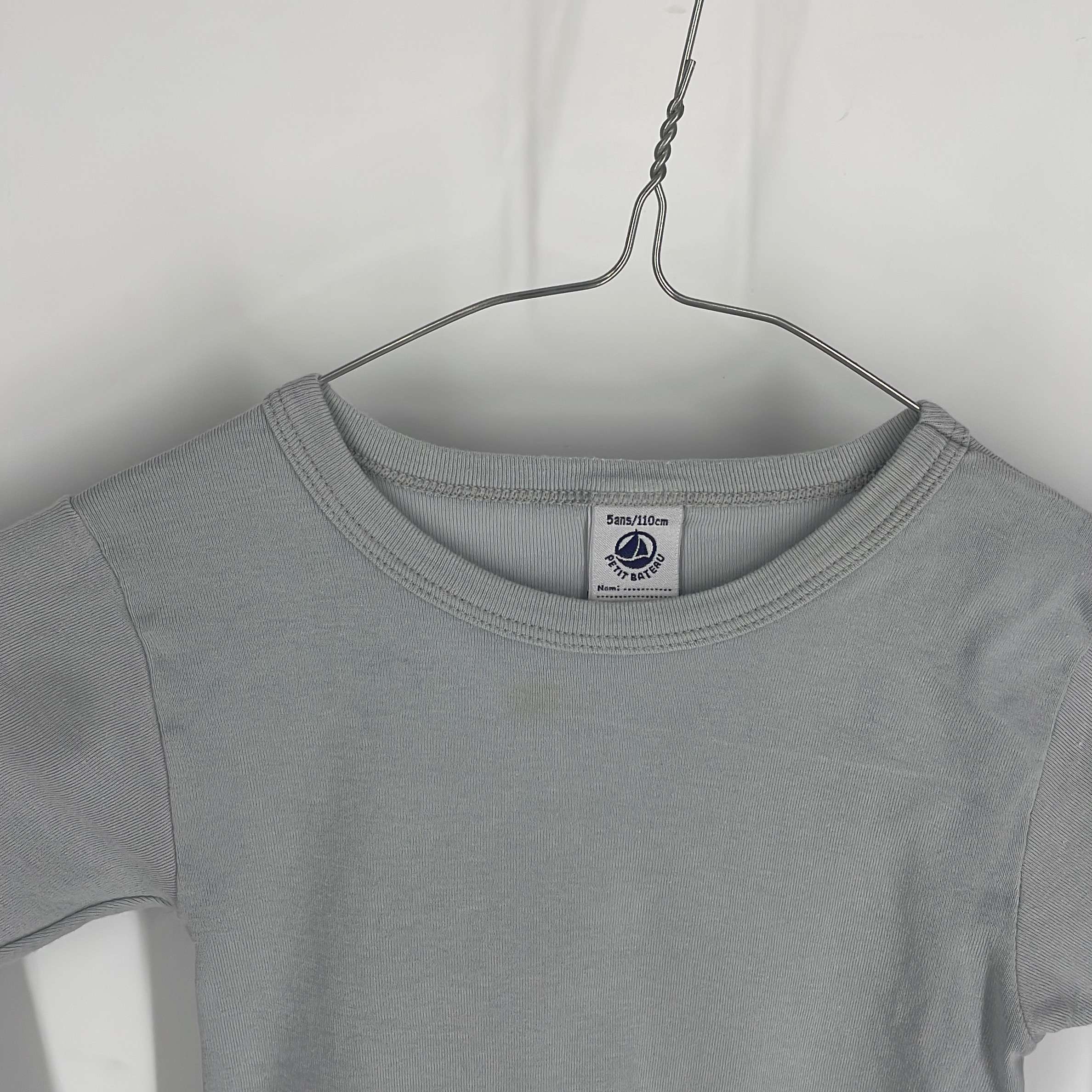 2-T-shirt manches longues Petit Bateau 5 ans