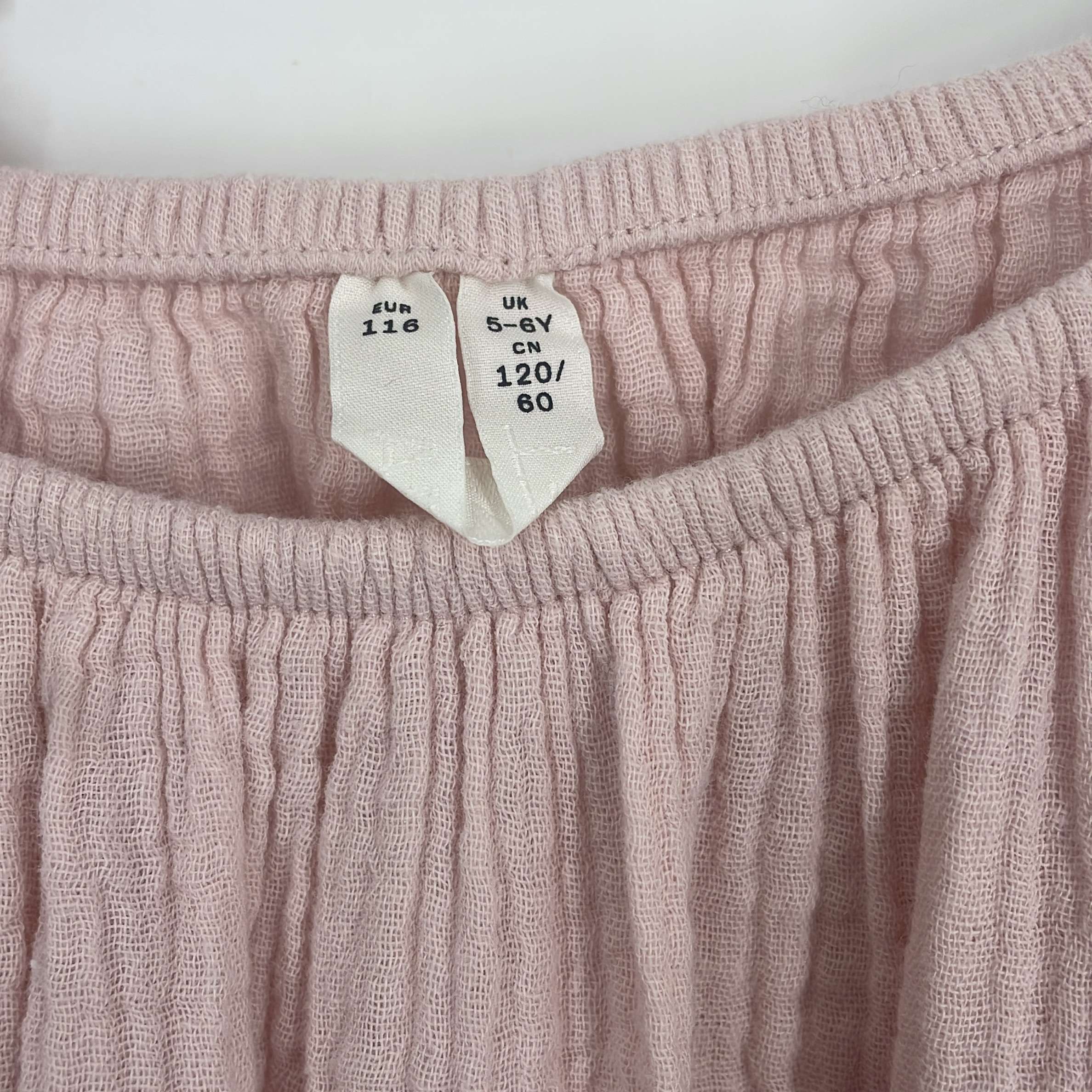 1-Robe Arket 5-6 Ans