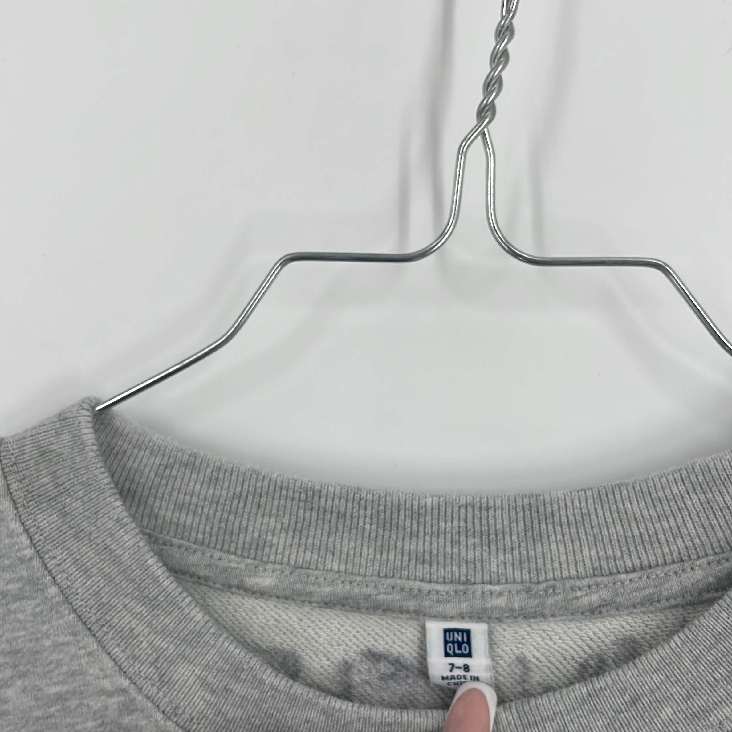 1-Sweat Uniqlo 7-8 Ans