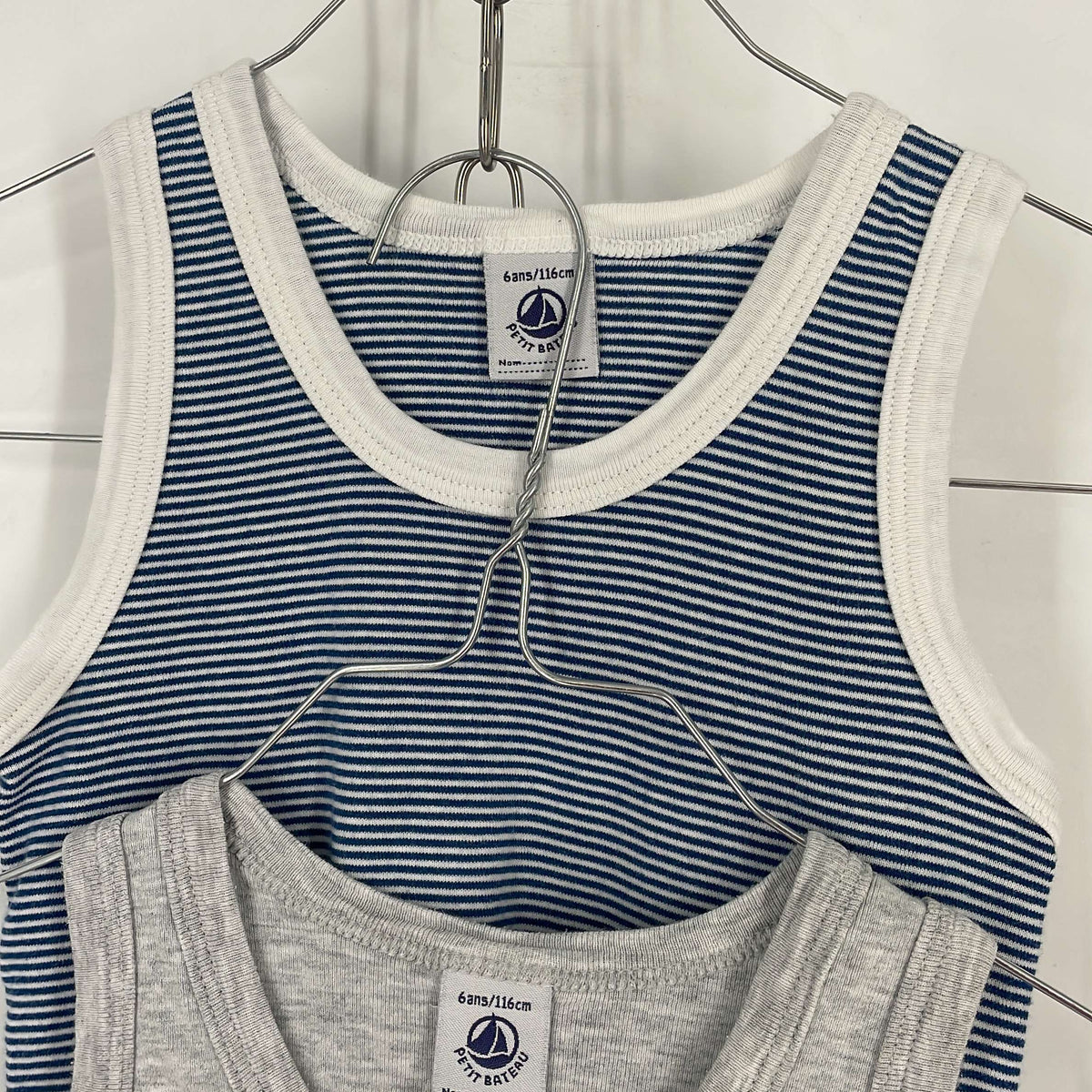 1-T-shirt manches courtes Petit Bateau 6 ans