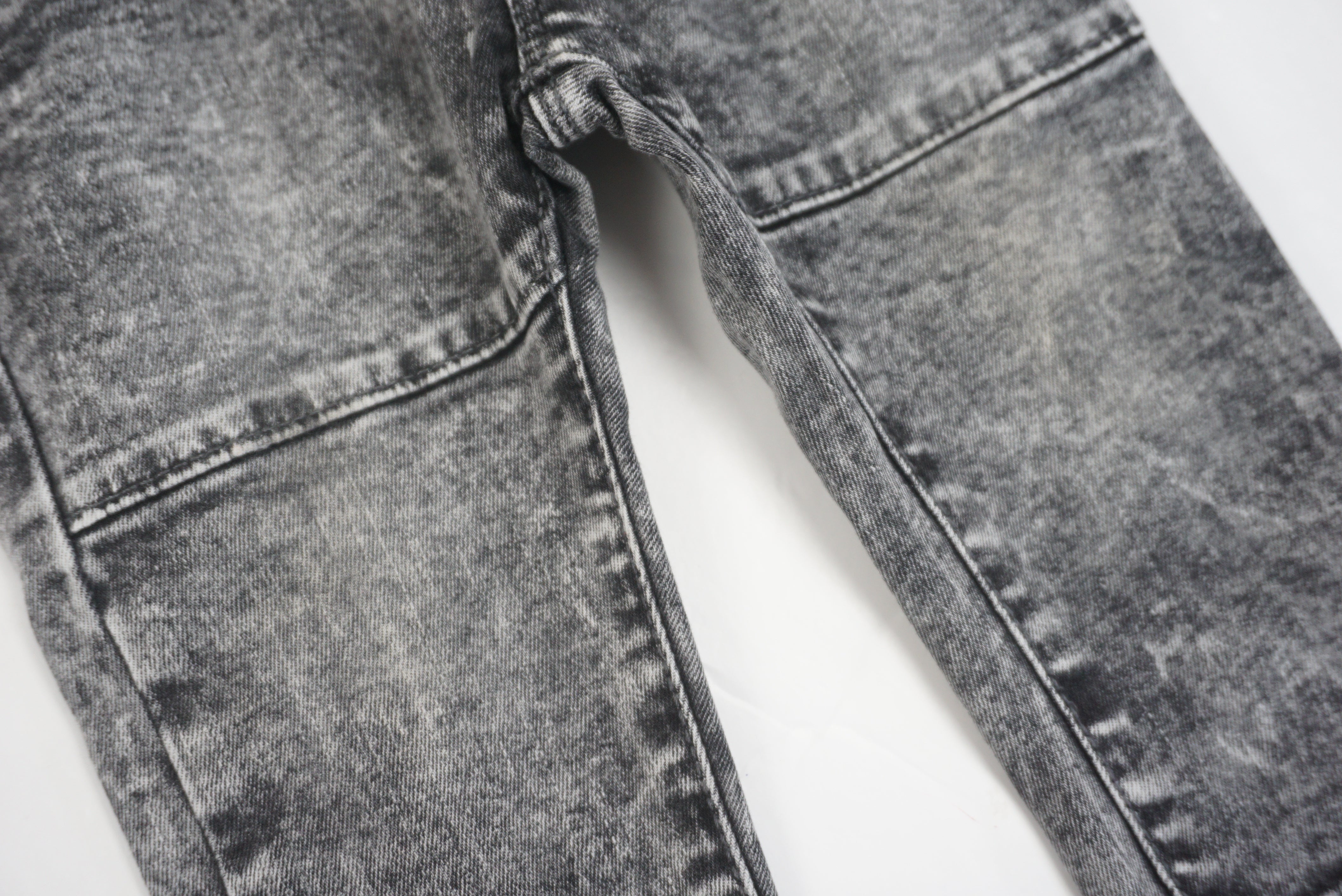 Jean Gris - 6/9 mois