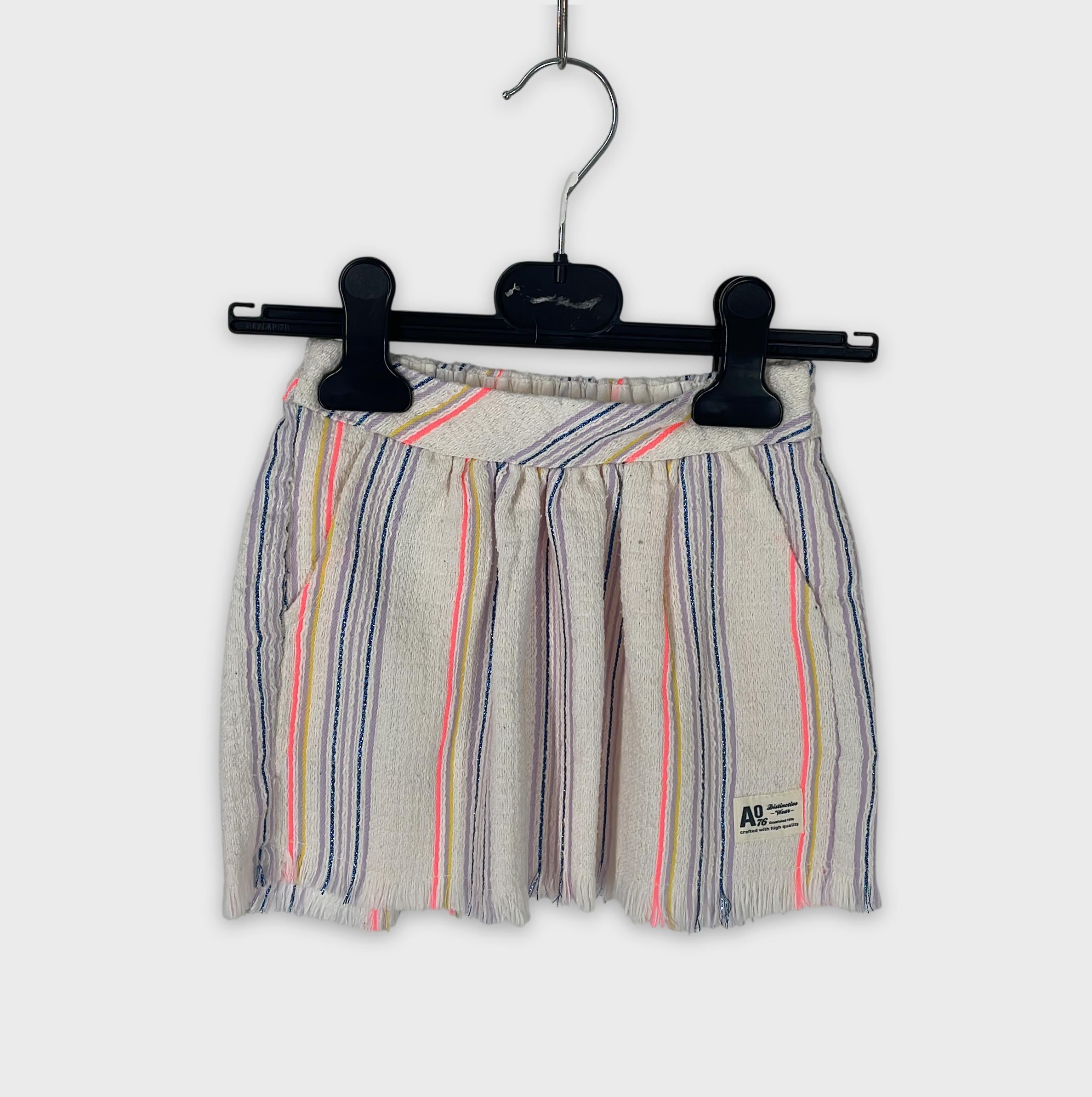 0-A0 76 - Jupe-short - Taille 4