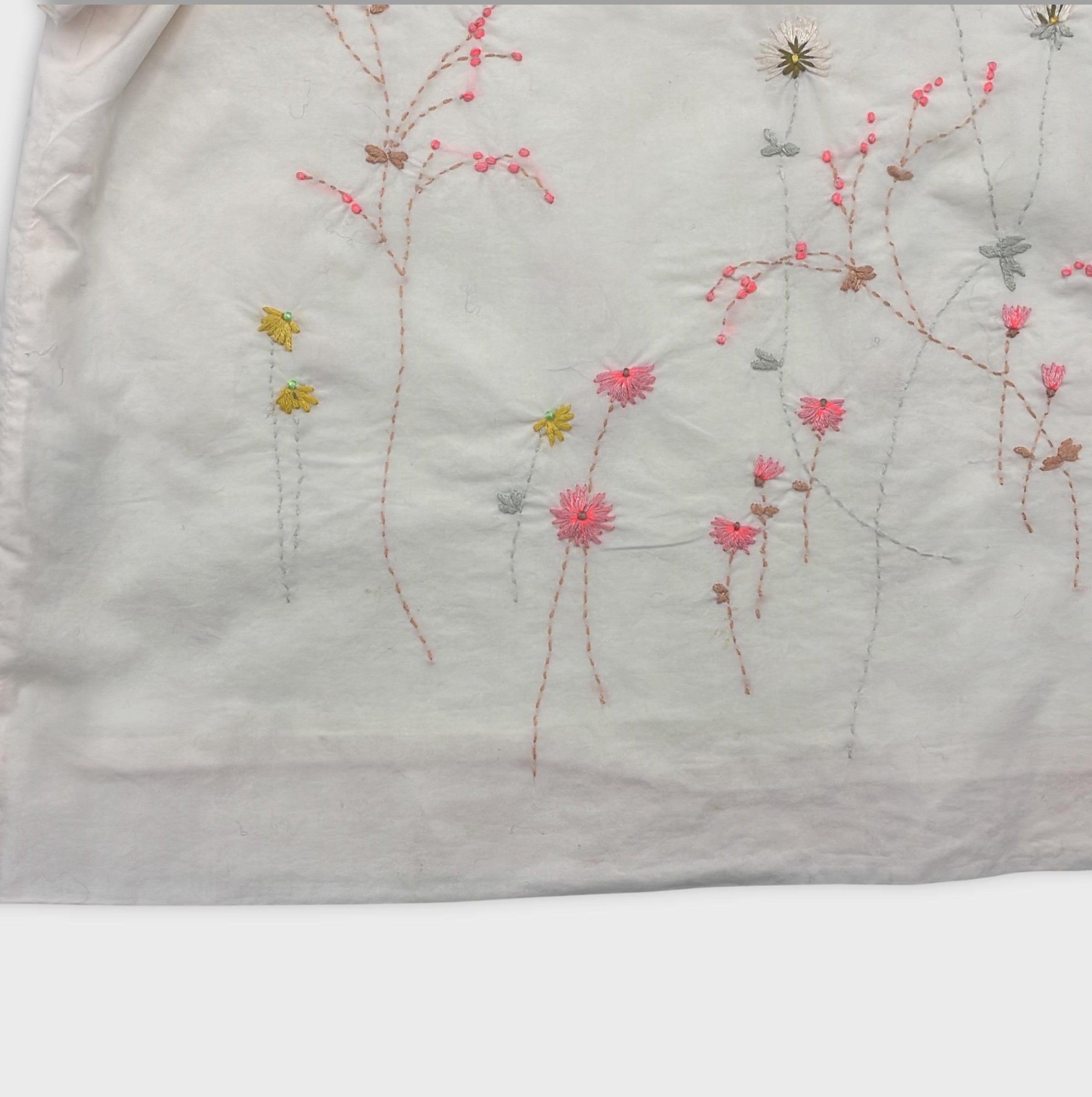 0-Fait main - Textile brodé - Motif floral