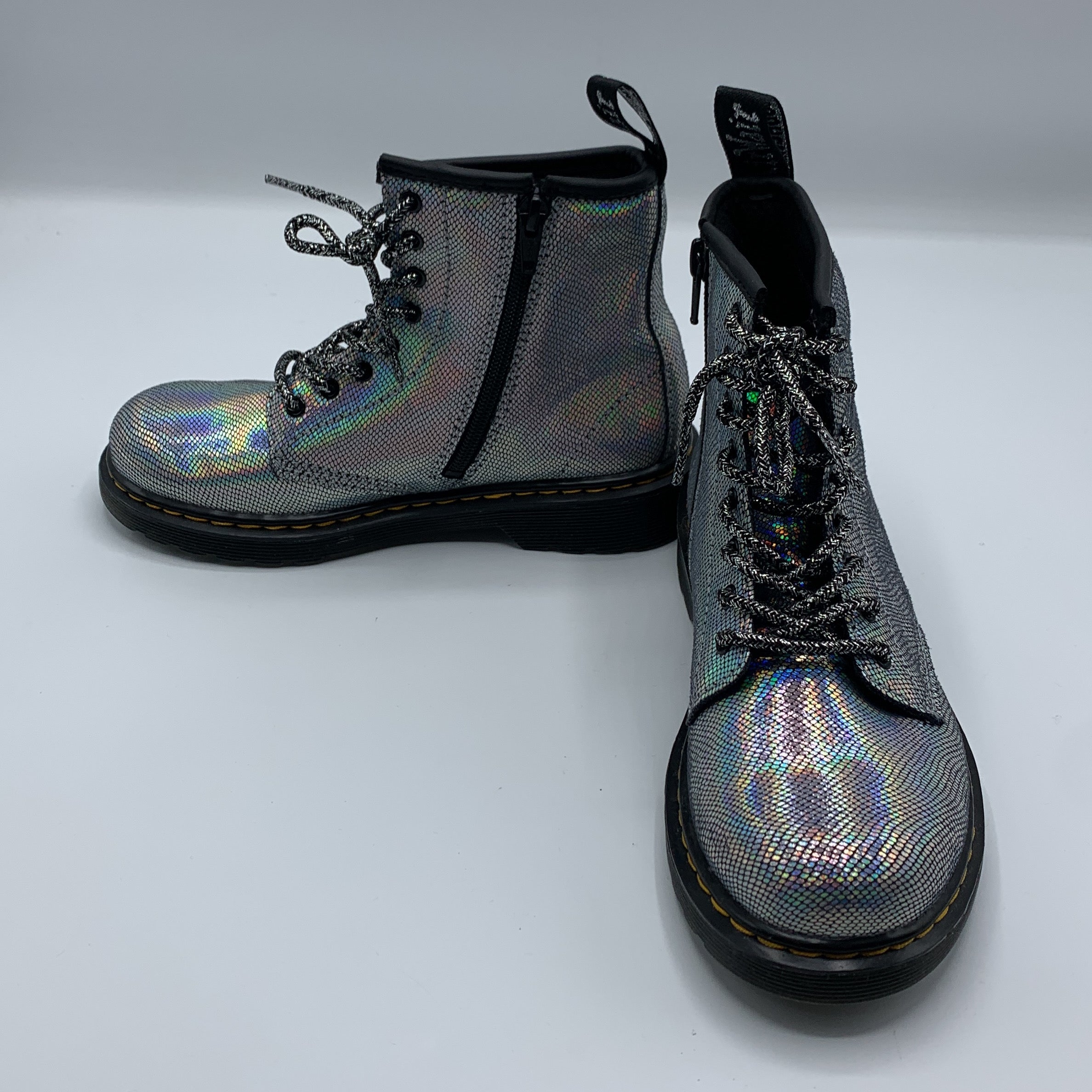 1-Dr. Martens Bottines à lacets holographiques ✨
