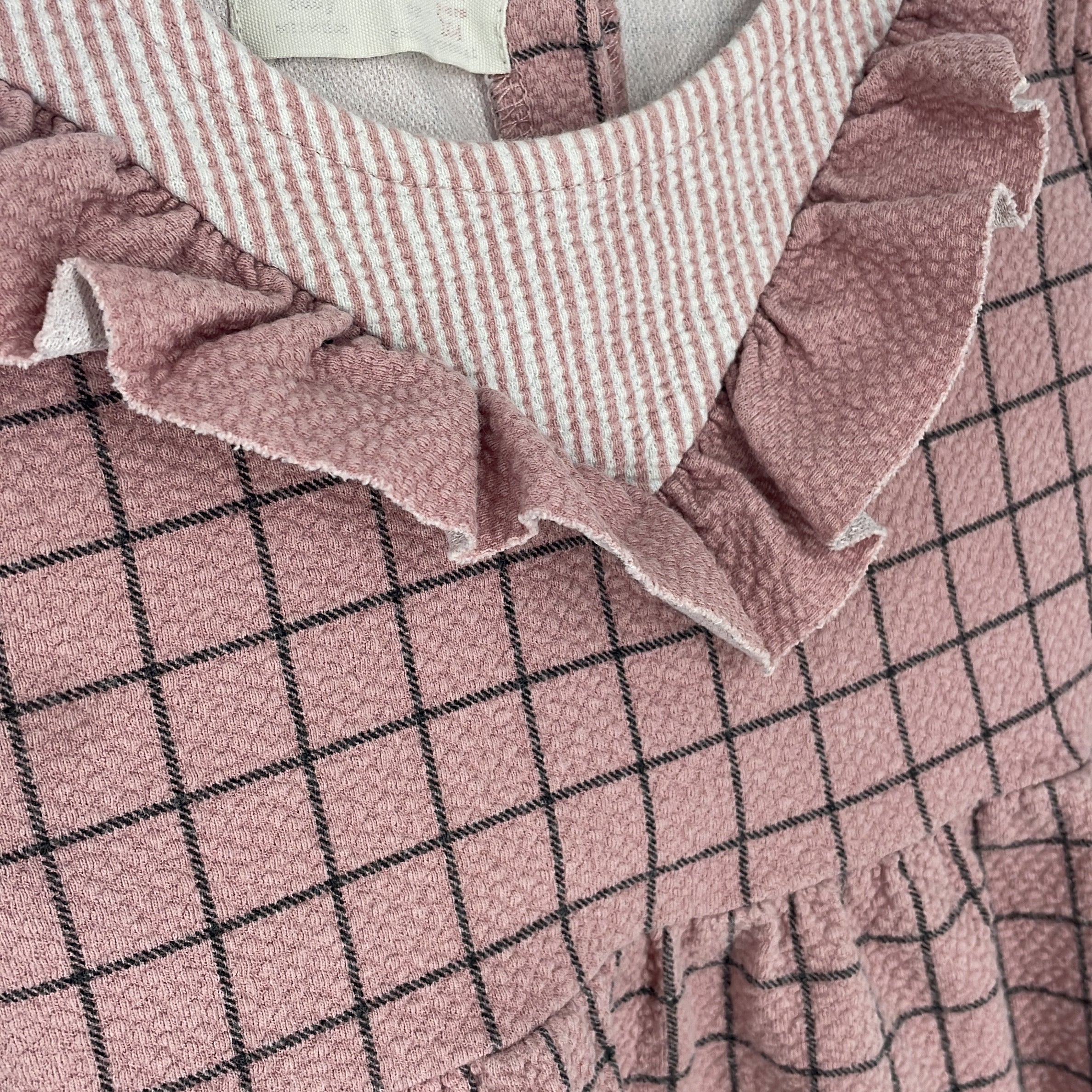 1-H&M - Robe à carreaux volantée - 6 ans
