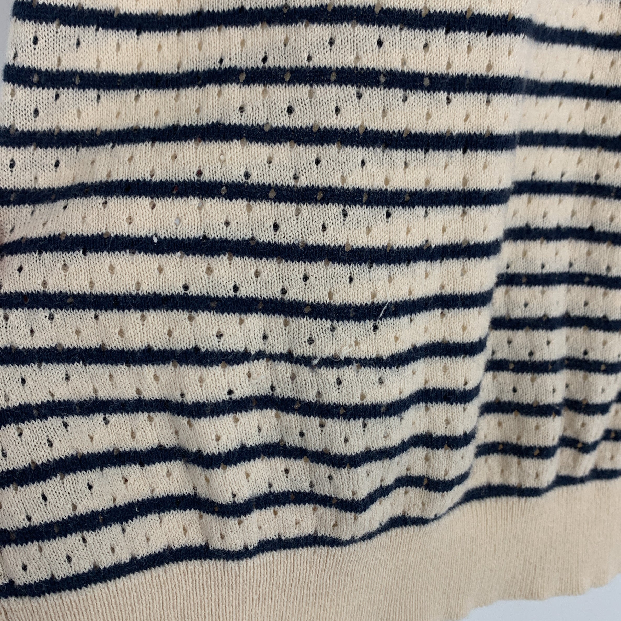 2-FUB - Haut maille rayé perforé - Taille inconnue