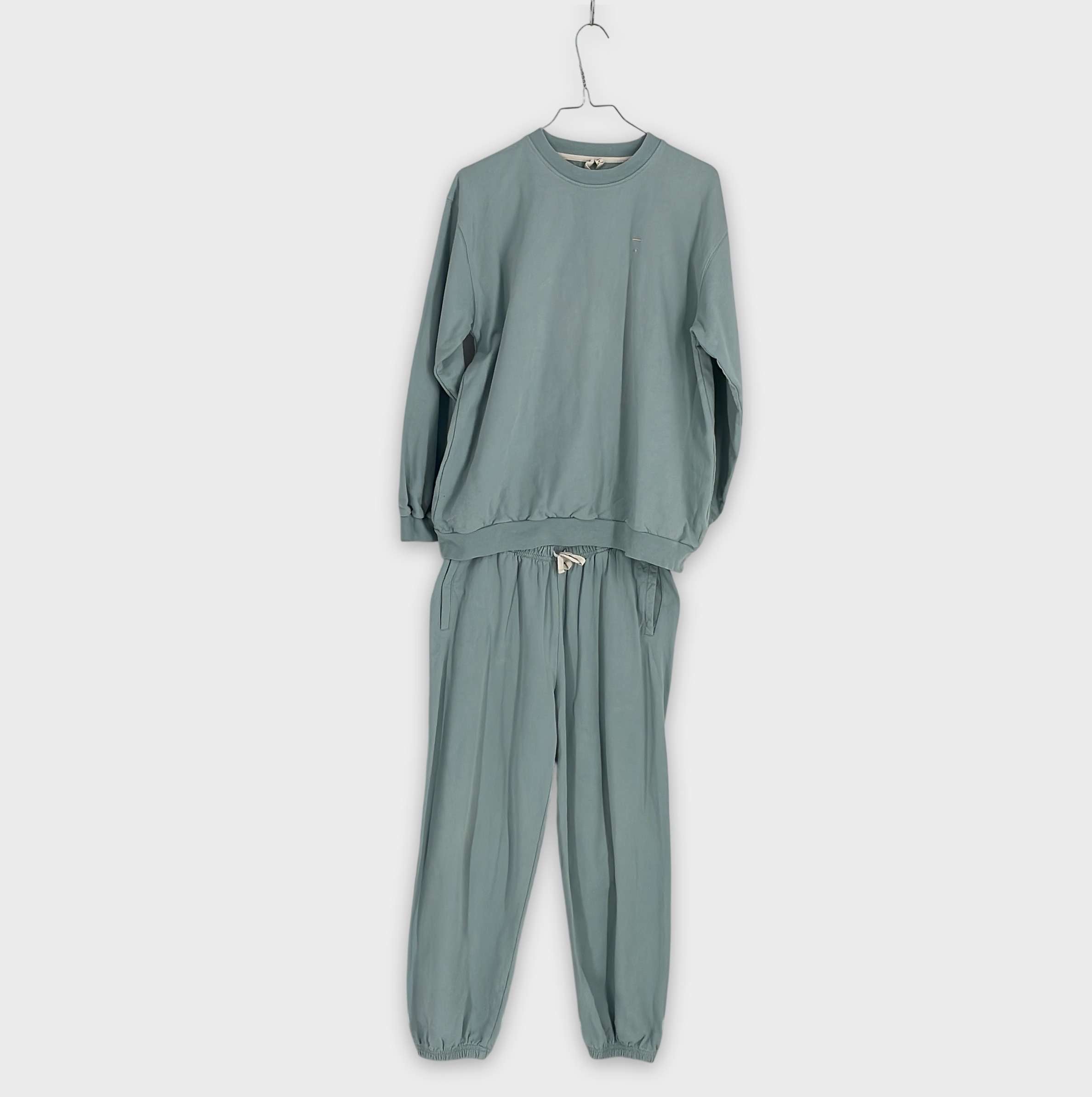 0-Ensemble Gray Label 11-12 Ans
