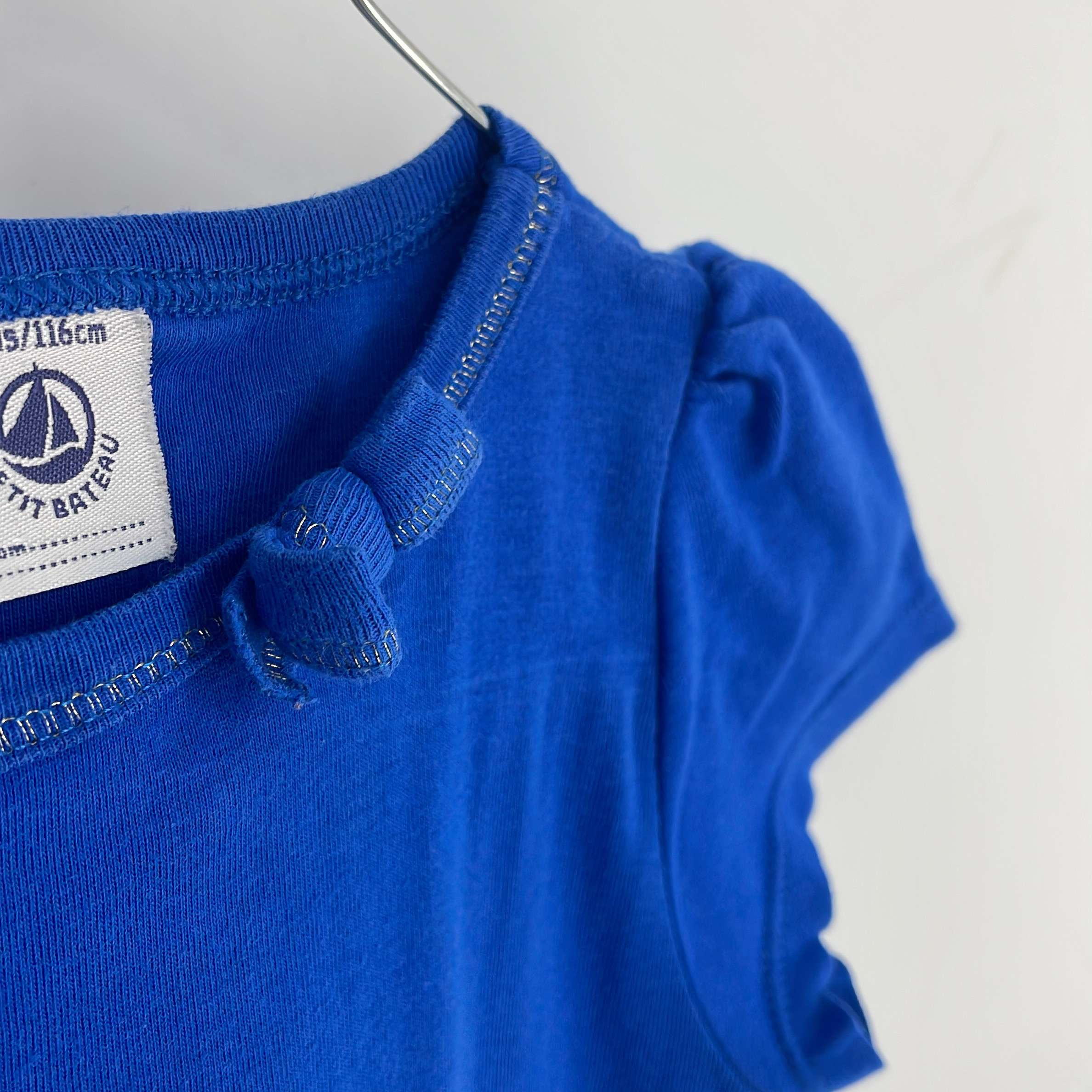 1-T-shirt manches courtes Petit Bateau 6 ans