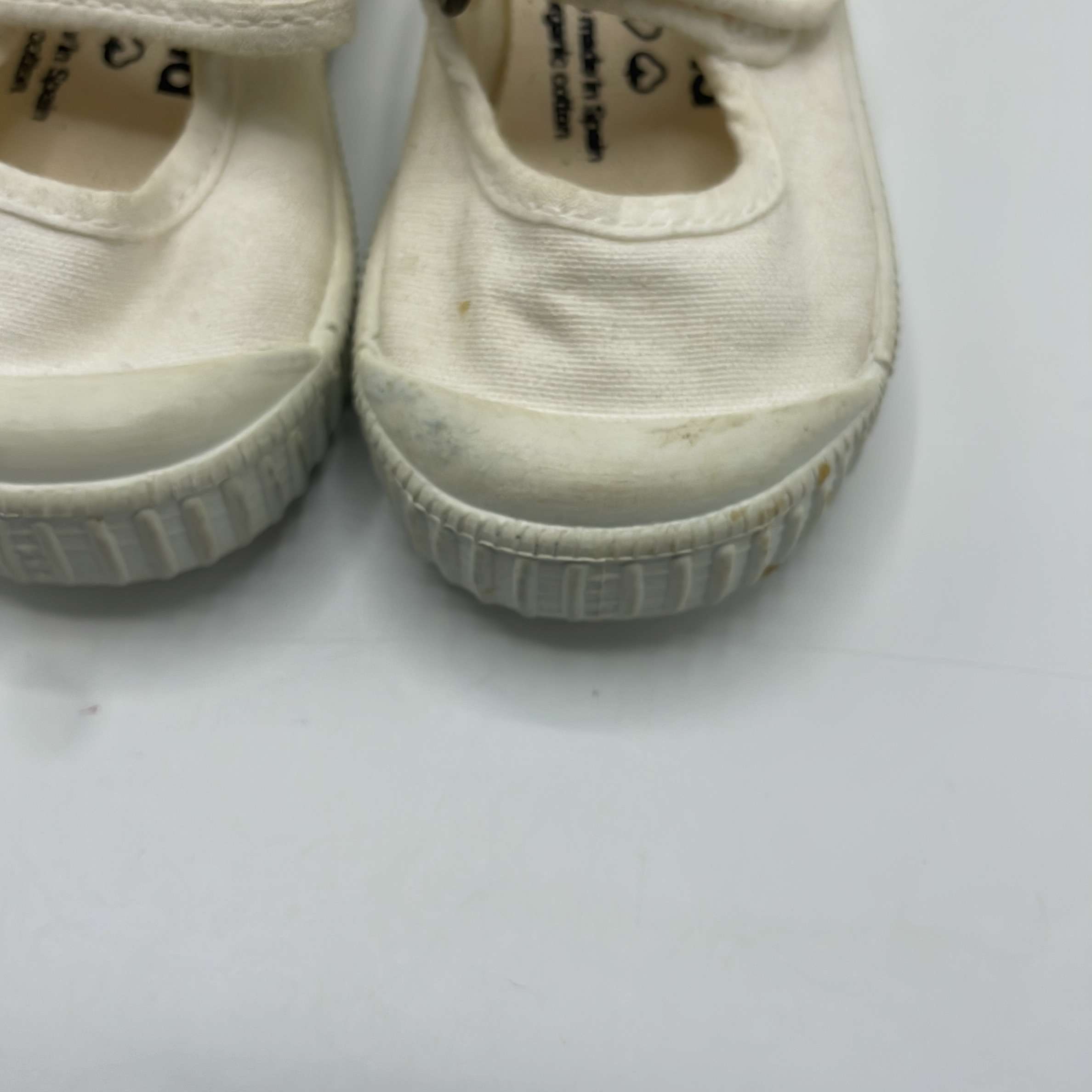 2-Chaussures Victoria Taille 18
