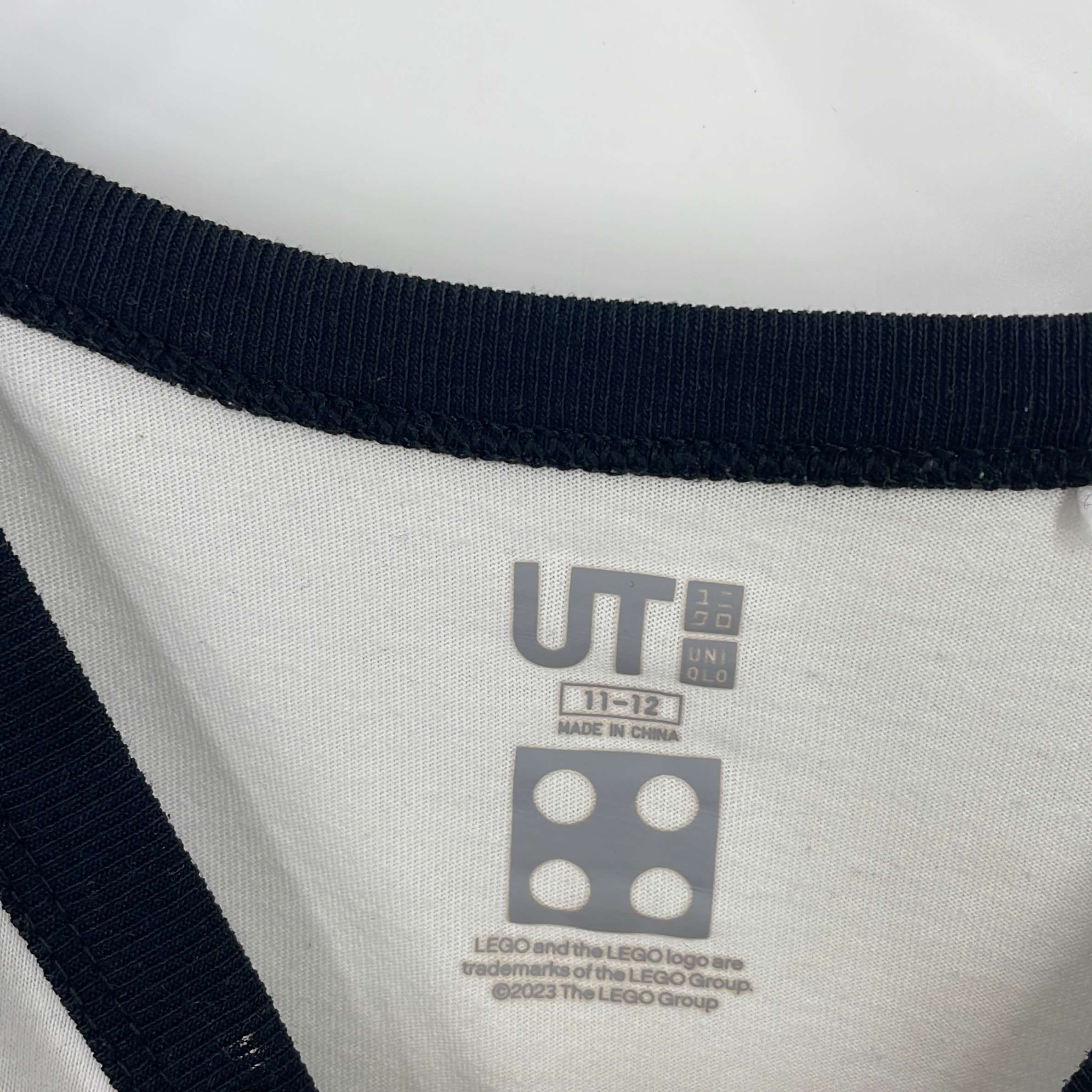 1-T-shirt manches courtes Uniqlo 11-12 Ans