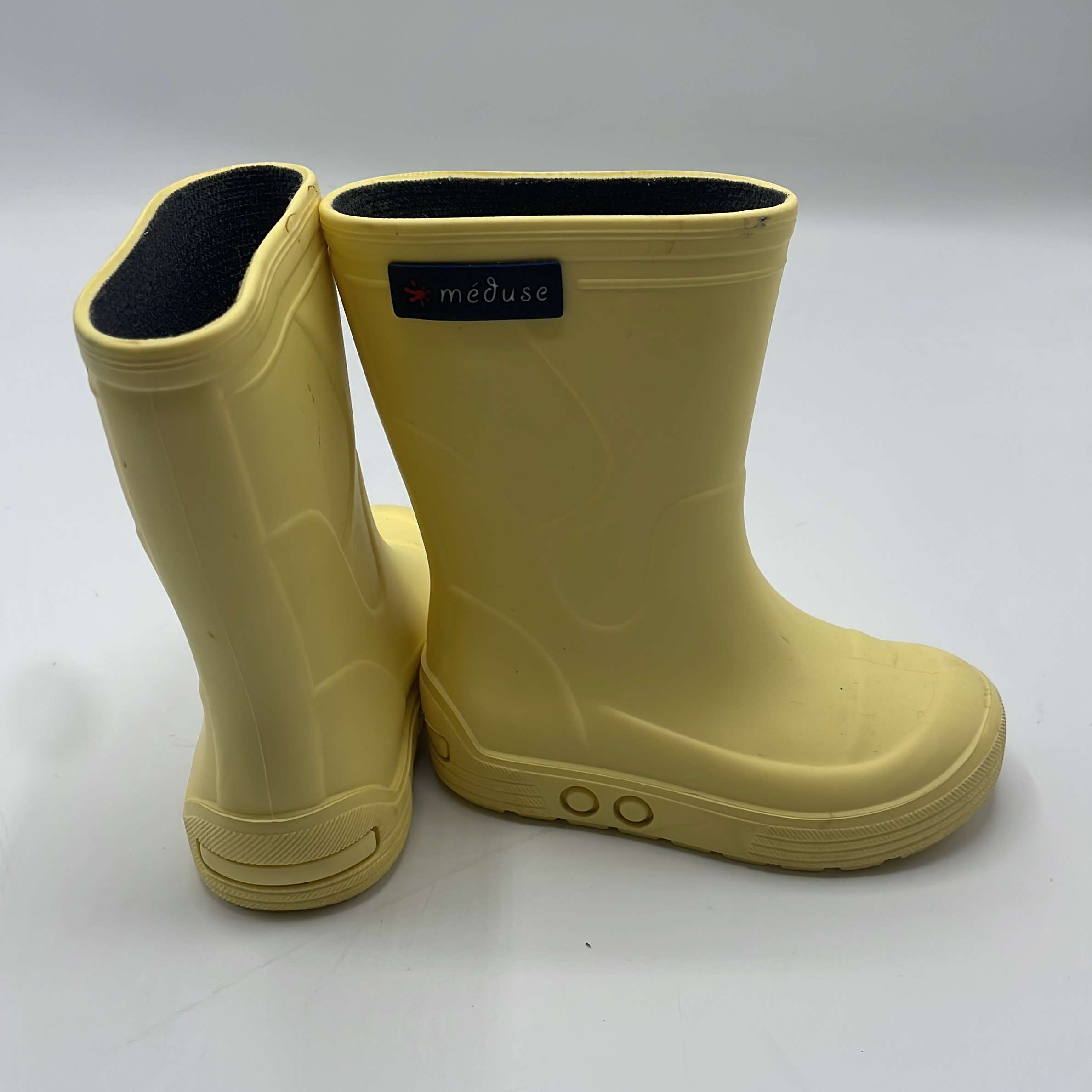 2-Chaussures Méduse Taille 20