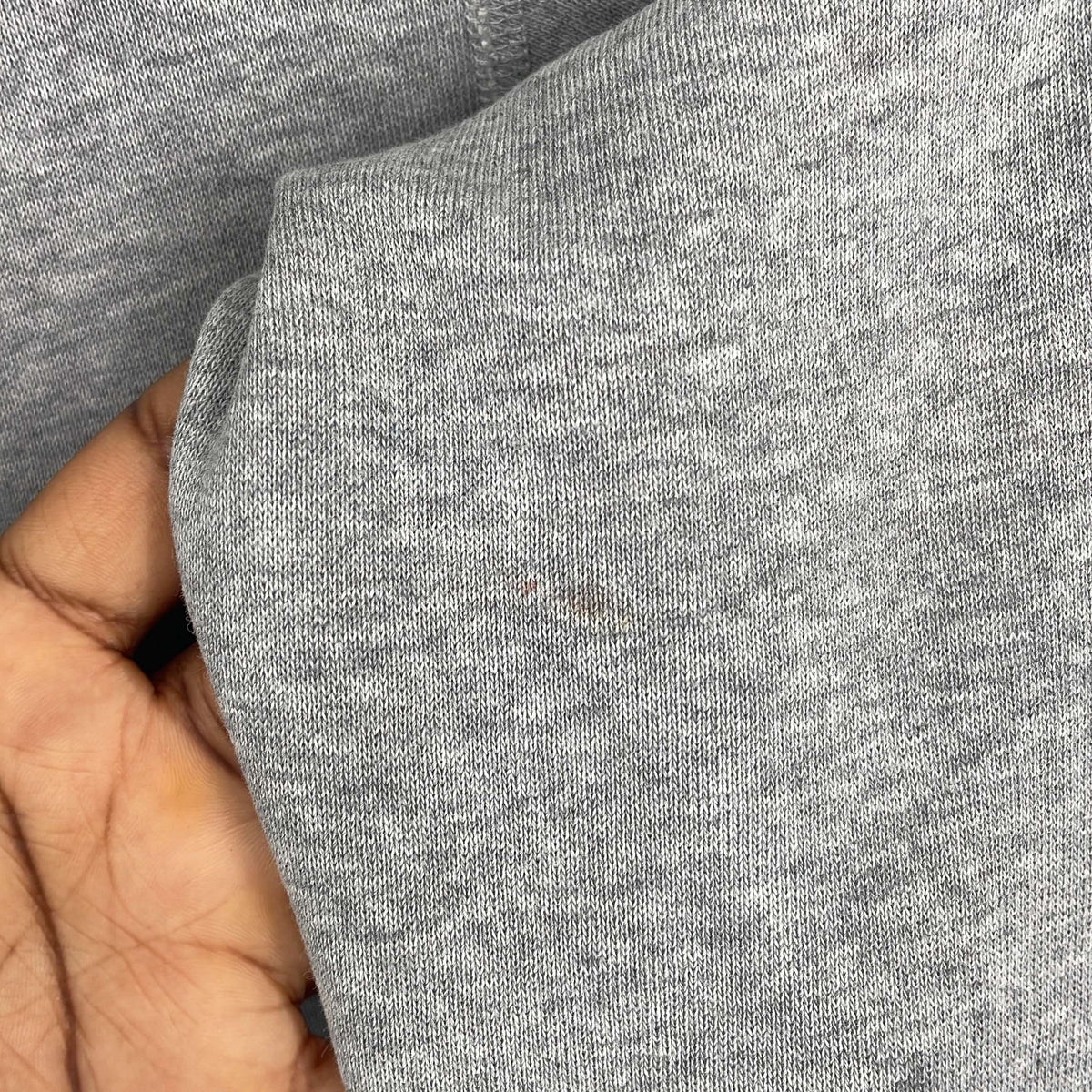 2-Sweat Marque Inconnue