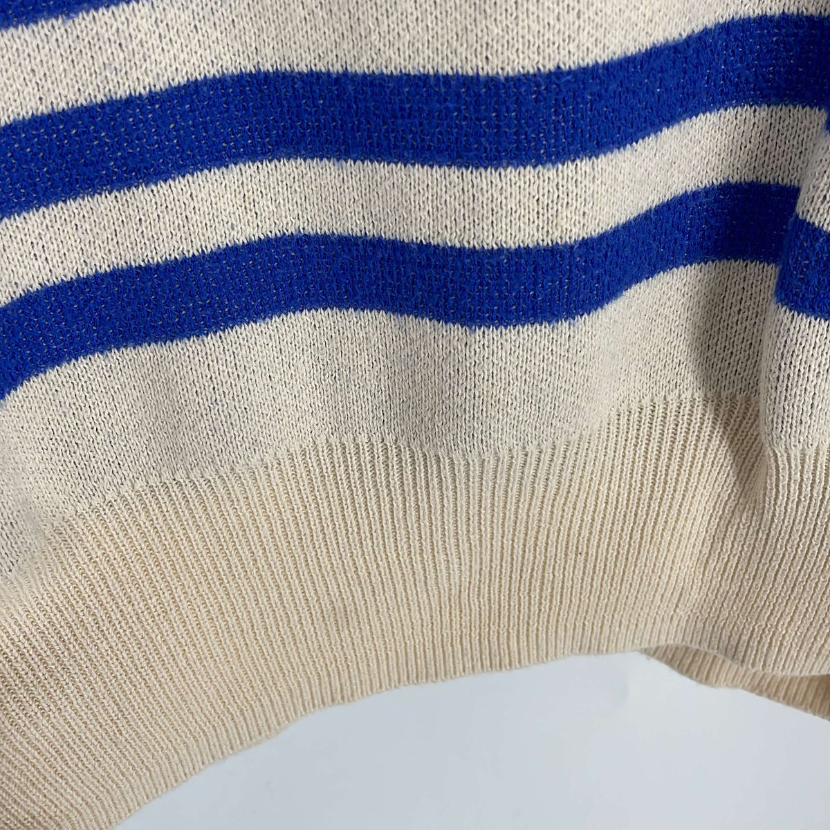 2-Pull American Outfitters 8 ans
