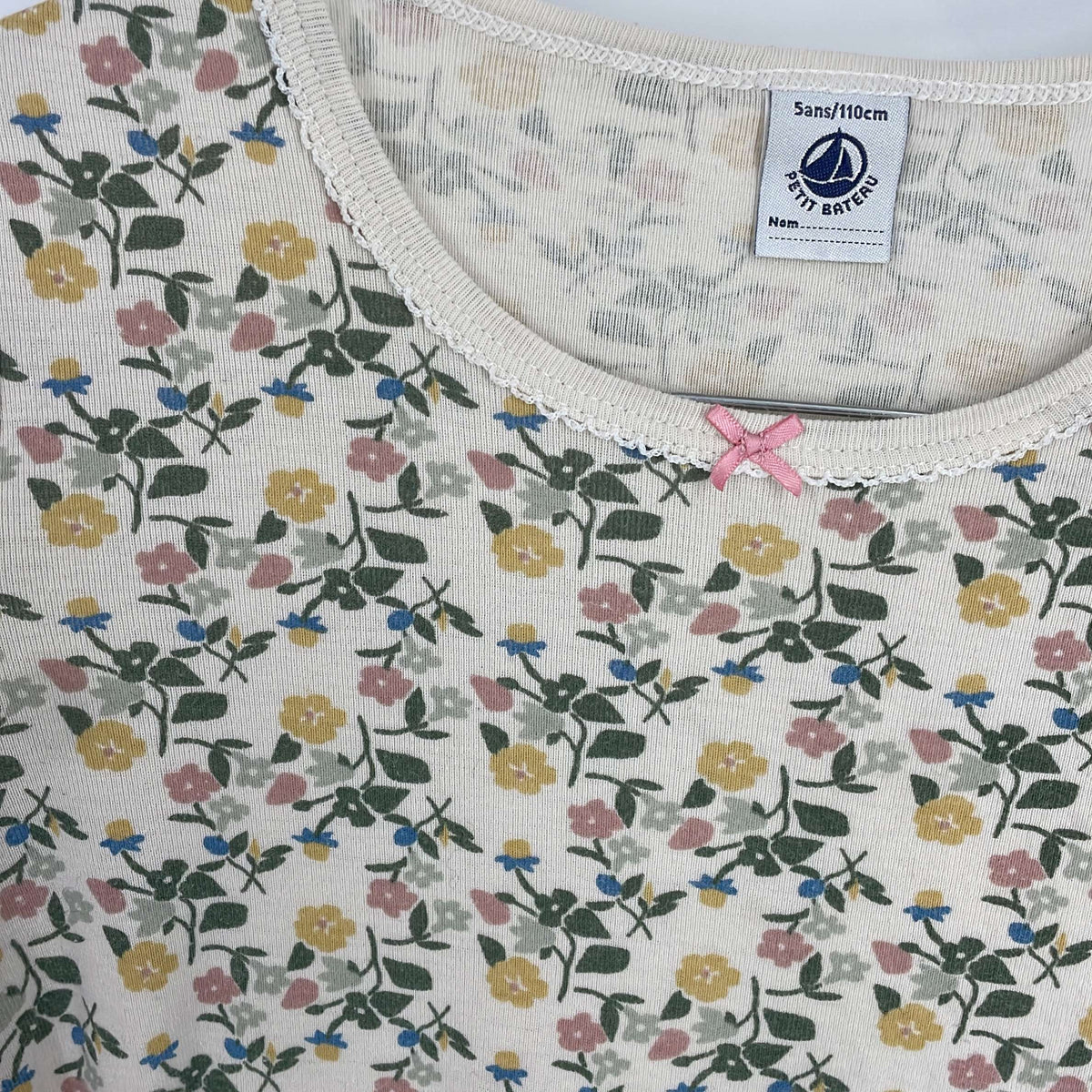 2-T-shirt manches longues Petit Bateau 5 ans